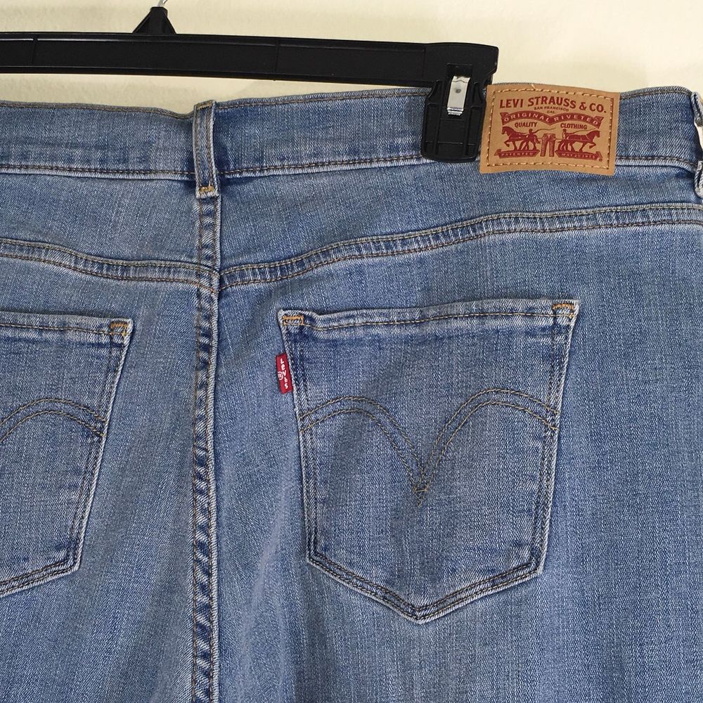 Levi Classic Bootcut Washed Blue Jeans - Picture 7 of 11